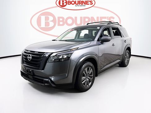 Used 2025 Nissan Pathfinder SV w/ Black Appearance Package image 5