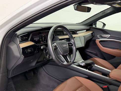 Used 2024 Audi Q8 e-tron Premium Plus image 4