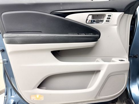 Used 2017 Honda Pilot Elite image 30