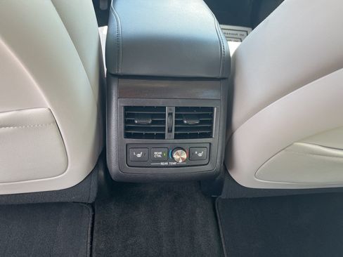 Used 2018 Toyota Avalon Limited w/ Carpet Mat Package FWD image 10