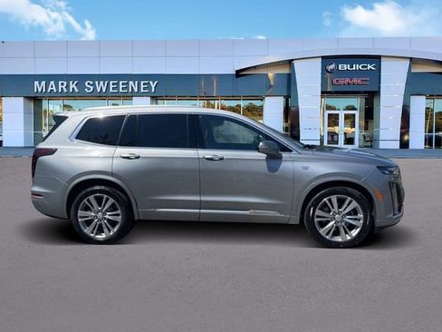 Used 2024 Cadillac XT6 Premium Luxury FWD image 5