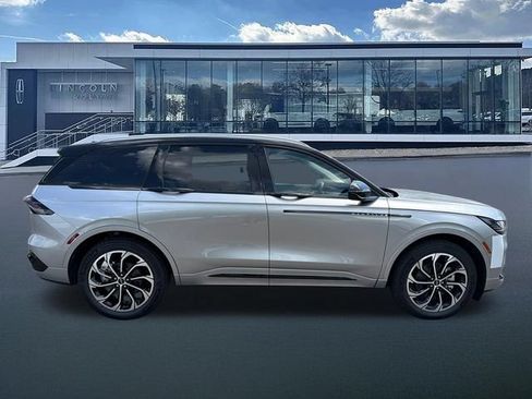 New 2026 Lincoln Nautilus Reserve AWD/4WD image 9