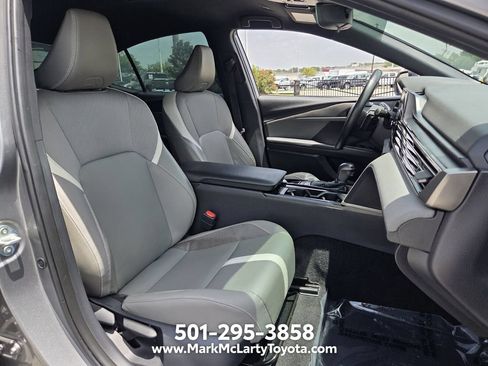 Used 2025 Toyota Camry SE FWD image 13