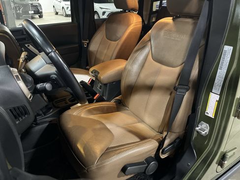 Used 2016 Jeep Wrangler Unlimited Sahara AWD/4WD image 15