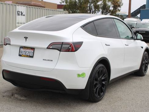 Used 2022 Tesla Model Y Long Range AWD/4WD image 5