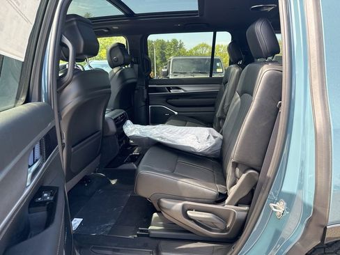 New 2026 Jeep Grand Wagoneer 4WD image 25