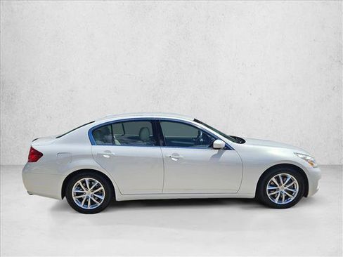 Used 2009 INFINITI G37 Journey RWD image 4