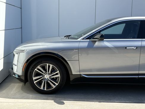 Used 2024 Cadillac Lyriq Luxury AWD/4WD image 5