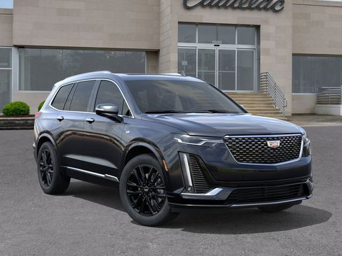 New 2025 Cadillac XT6 Luxury image 7