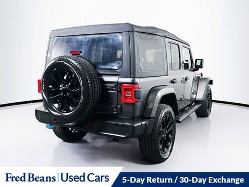 Used 2022 Jeep Wrangler Unlimited Sahara w/ Cold Weather Group AWD/4WD image 8