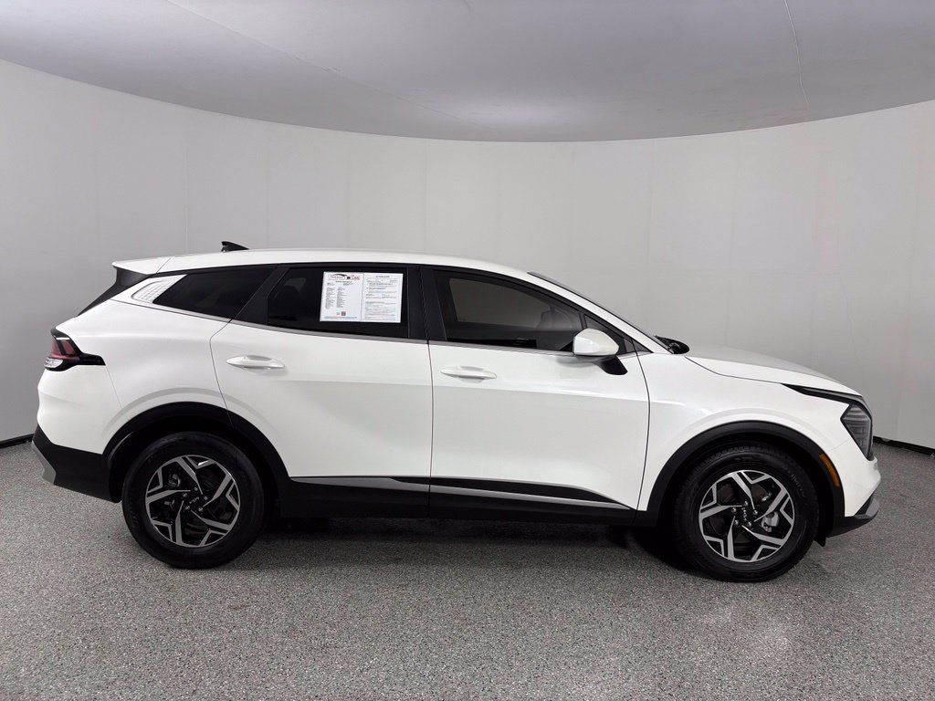 Used 2025 Kia Sportage LX FWD image 8