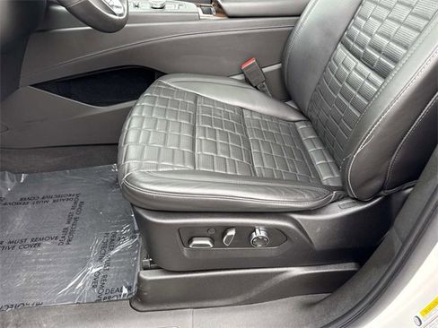 Used 2021 Cadillac Escalade ESV Premium Luxury Platinum image 12