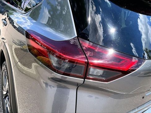 Used 2023 Nissan Rogue SL AWD/4WD image 33