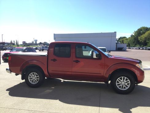 Used 2018 Nissan Frontier SV AWD/4WD image 3