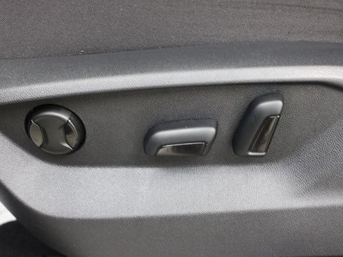 Used 2024 Volkswagen Atlas SE FWD image 18