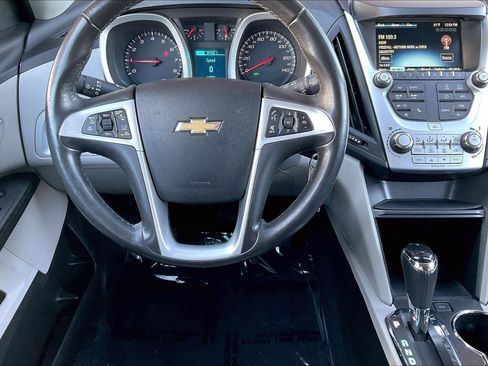 Used 2017 Chevrolet Equinox LT w/ Driver Confidence Package II image 8