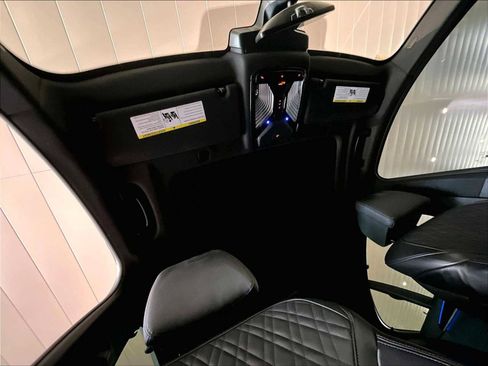 Used 2023 BMW M550i xDrive w/ Executive Package image 25