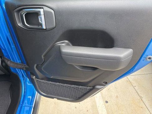 New 2025 Jeep Wrangler Unlimited Rubicon w/ Technology Group image 28