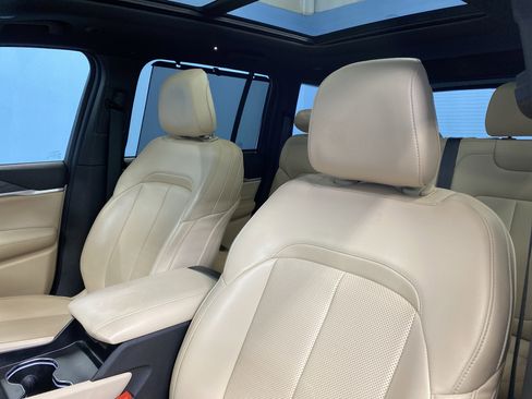 Certified 2024 Jeep Grand Cherokee Limited w/ Luxury Tech Group II image 8