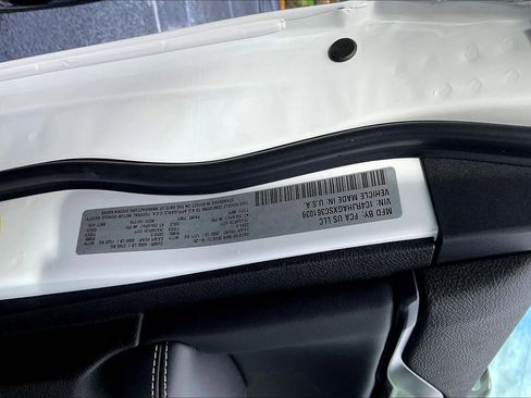 New 2025 Jeep Grand Cherokee Altitude image 14