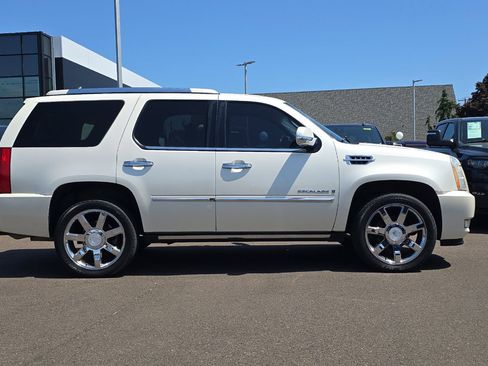 Used 2008 Cadillac Escalade AWD image 3