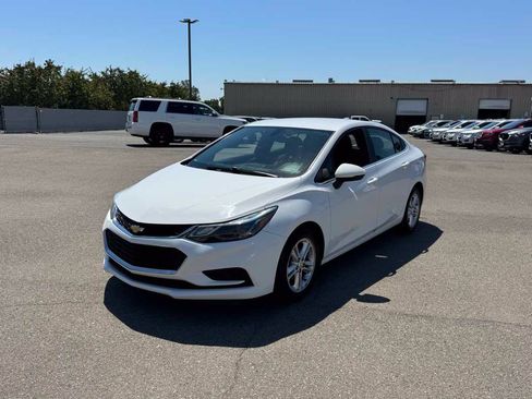 Used 2018 Chevrolet Cruze LT w/ LT Fleet Convenience Package FWD image 5