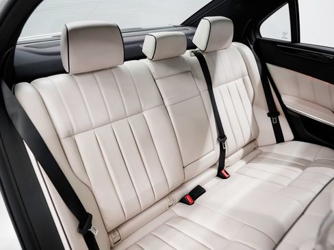 Used 2015 Mercedes-Benz E 400 Sedan image 31