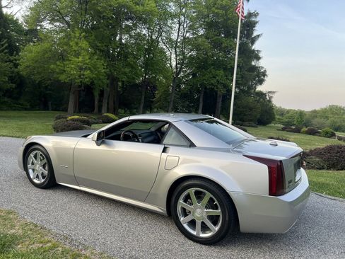 Used 2004 Cadillac XLR RWD image 33