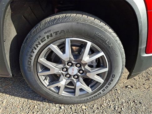 Certified 2023 GMC Acadia SLE w/ Driver Convenience Package image 8