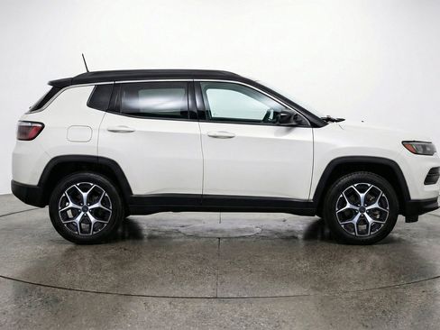 Used 2025 Jeep Compass Limited AWD/4WD image 11