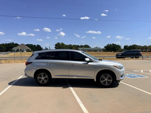 Used 2020 INFINITI QX60 Luxe w/ Essential Package FWD image 5