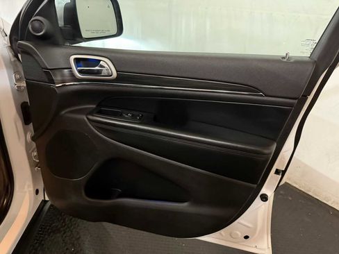 Used 2020 Jeep Grand Cherokee Limited w/ Premium Lighting Group image 29