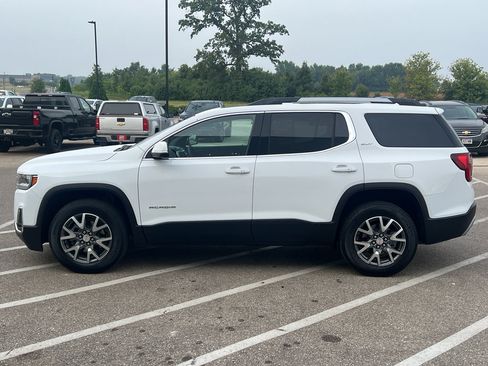 Used 2023 GMC Acadia SLT AWD/4WD image 2