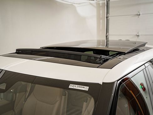 New 2026 Land Rover Range Rover Long Wheelbase SE image 14