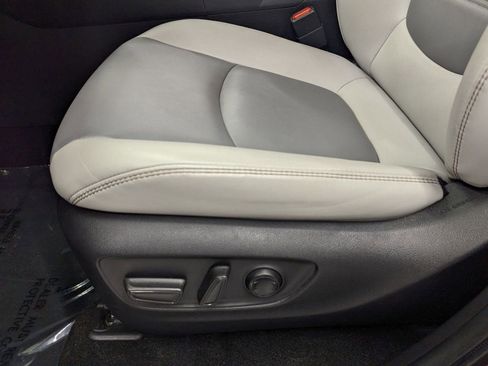 Used 2023 Toyota RAV4 XLE Premium image 11