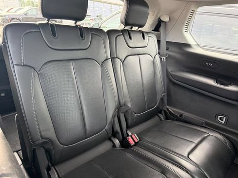 Certified 2022 Jeep Grand Cherokee L Limited w/ Luxury Tech Group II AWD/4WD image 8