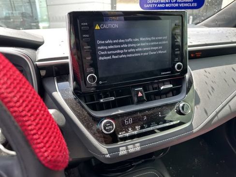 Used 2022 Toyota Corolla SE FWD image 3