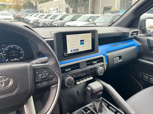 Used 2025 Toyota Tacoma TRD Off-Road image 18