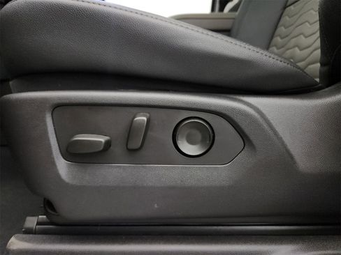 Used 2023 Chevrolet Silverado 1500 ZR2 w/ Technology Package image 37