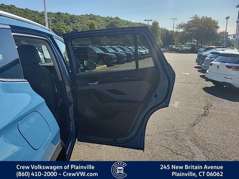 New 2025 Volkswagen Tiguan SE image 30