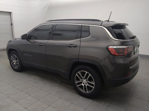 Used 2018 Jeep Compass Latitude w/ Popular Equipment Group FWD image 3