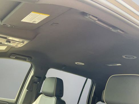 Used 2024 GMC Yukon XL SLT RWD image 18