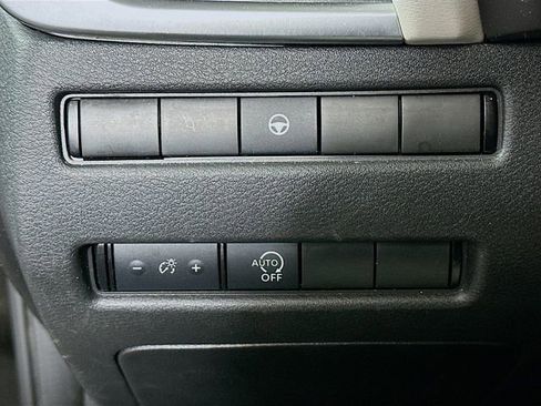 Used 2023 Nissan Rogue SV image 11