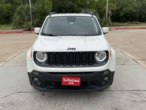 Used 2018 Jeep Renegade Altitude FWD image 2