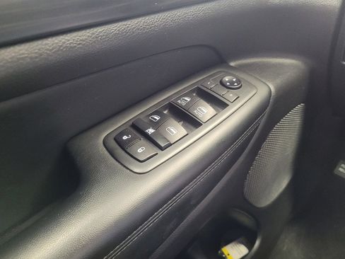 Used 2021 Jeep Grand Cherokee Laredo AWD/4WD image 27