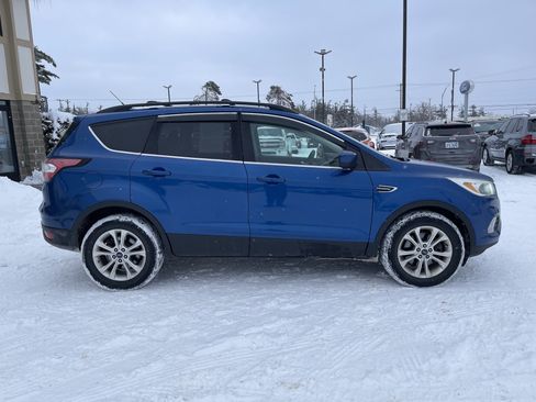 Used 2018 Ford Escape SE image 2