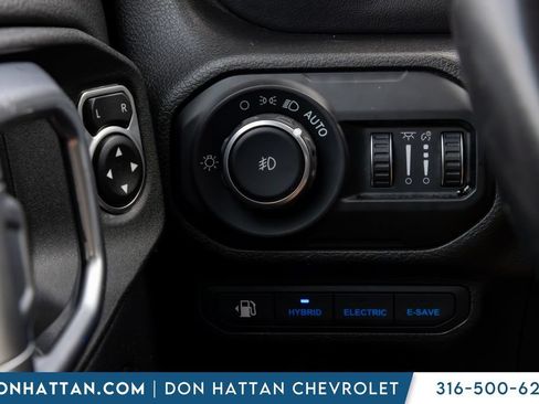 Used 2022 Jeep Wrangler Unlimited Sahara w/ Cold Weather Group AWD/4WD image 12