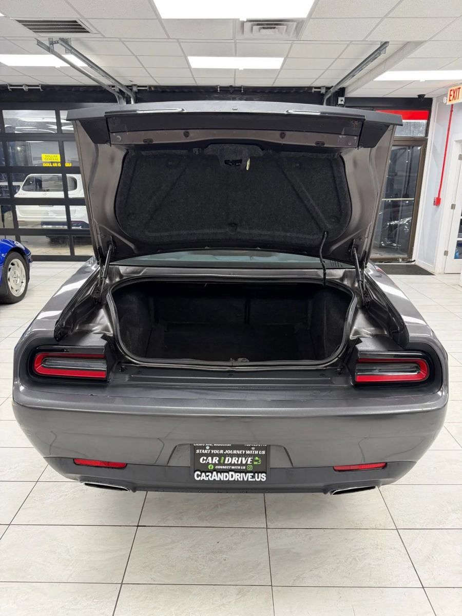 Used 2016 Dodge Challenger SXT RWD image 17