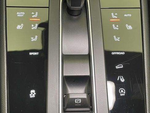 Used 2022 Porsche Macan image 34