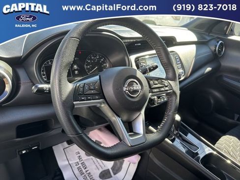 Used 2023 Nissan Kicks SR image 23